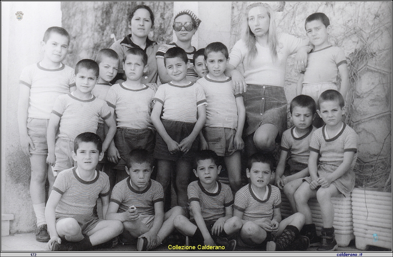 Maestre e ragazzi della Colonia di Fiumicello 1.jpeg