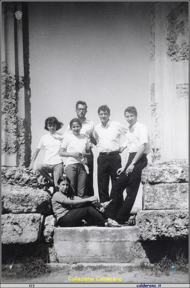 Rosa Di Trani e gli amini in gita 1968 a.jpeg