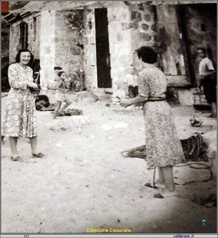 Aurora e Geralda Stoppelli al Porto.jpg