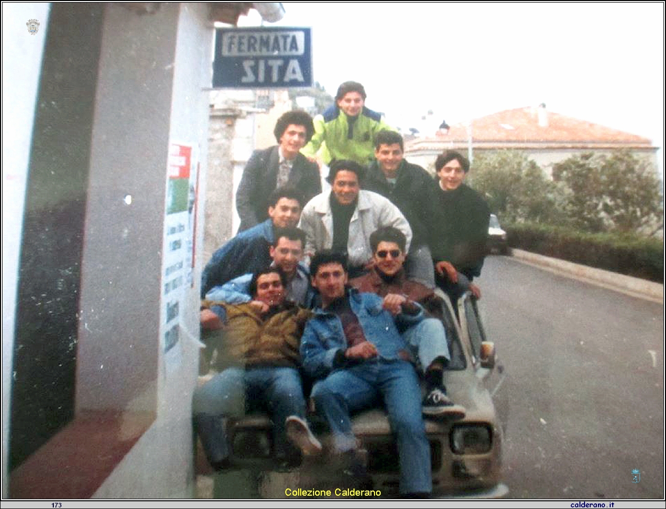 Giovanotti alla Fermata Sita.jpg