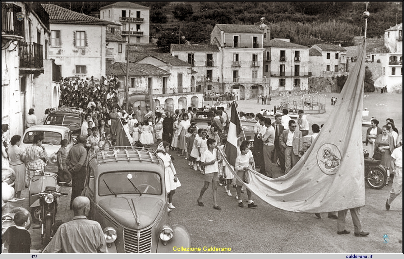 Processione al Porto del Corpus Domini.jpg