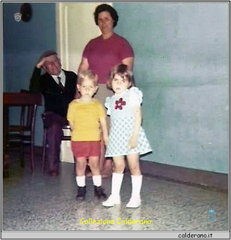 Roberto Licasale con i Genitori e la Sorellina.jpg