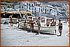 Giovanotti con la barca a motore al Porto.jpg