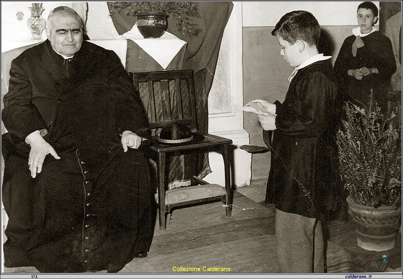 S.E. il vescovo Mons. Federico Pezzullo e il discorso di Giulio Di Lascio 1963..jpg