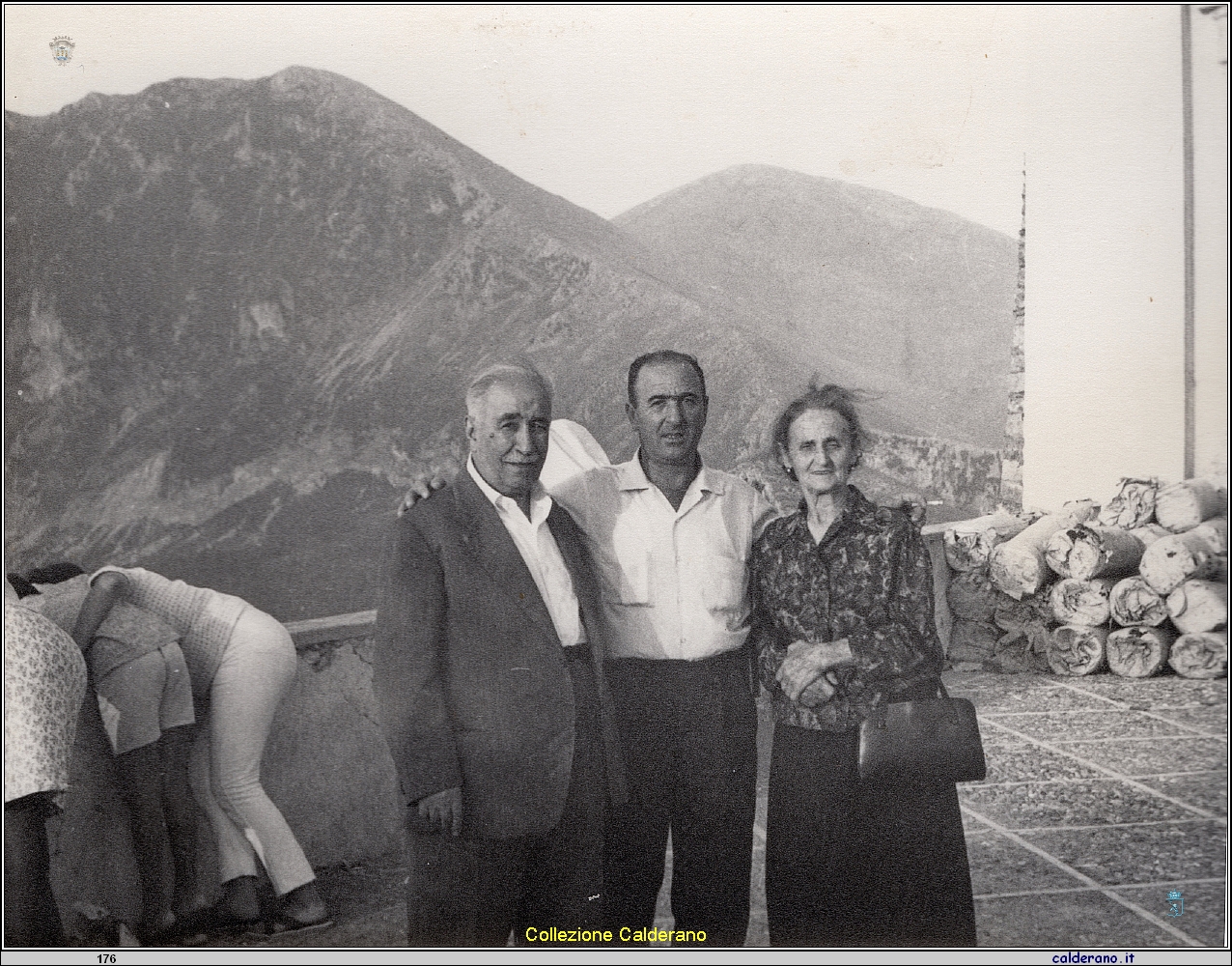 Biagio Vitolo con la moglie Giuseppina Martino al Castello..jpeg