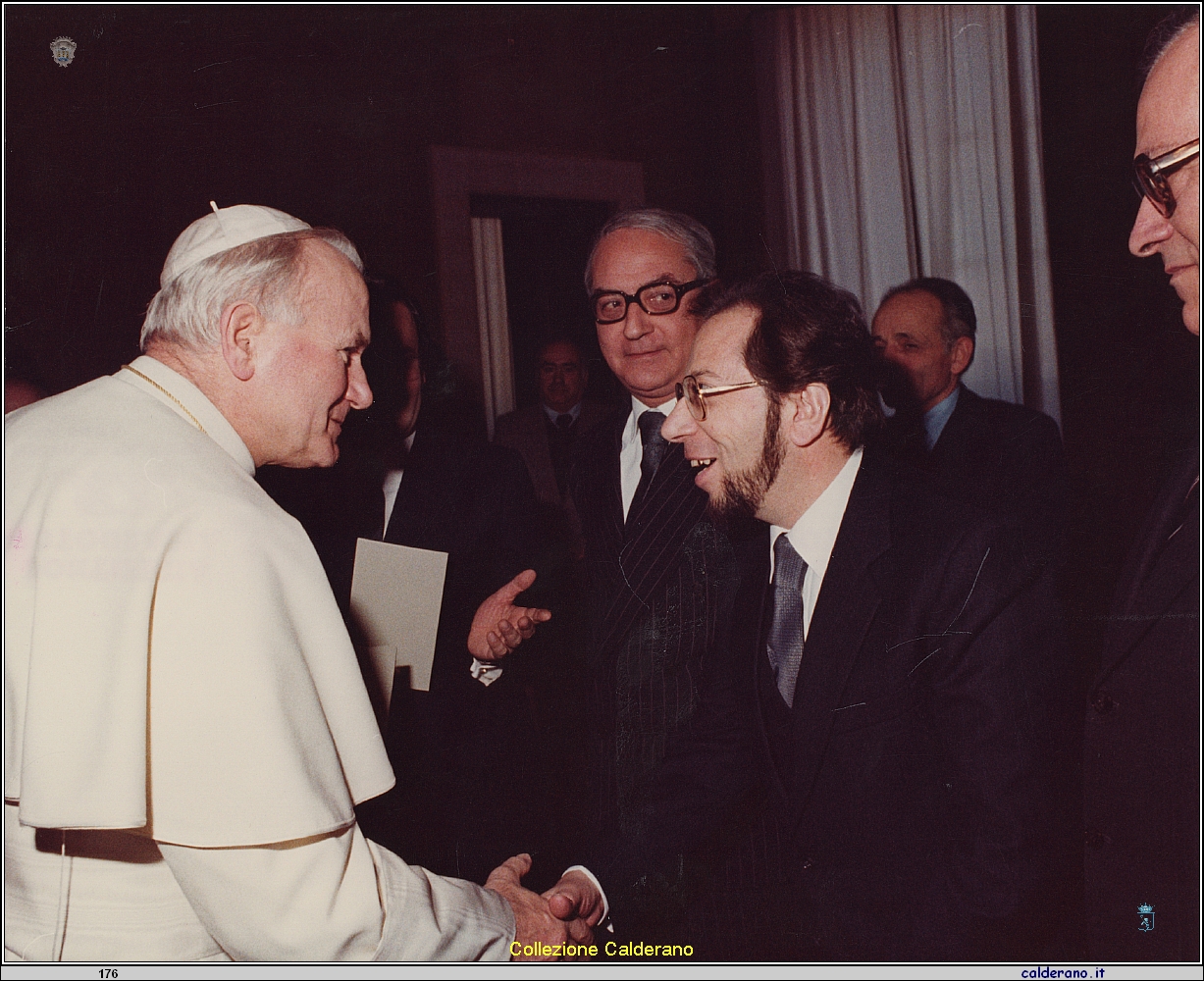 Francesco Sisinni con S.S.Giovanni Paolo II 5.jpeg