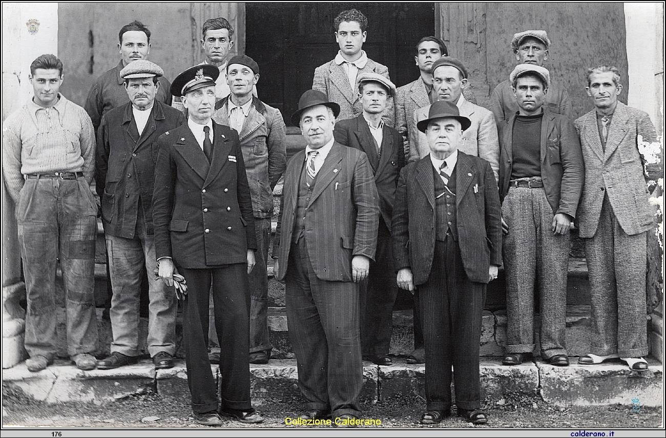 Il Comandante della Capitaneria, il Sindaco Biagio Vitolo e il Dott Burza - Guerra 1940-45.jpeg