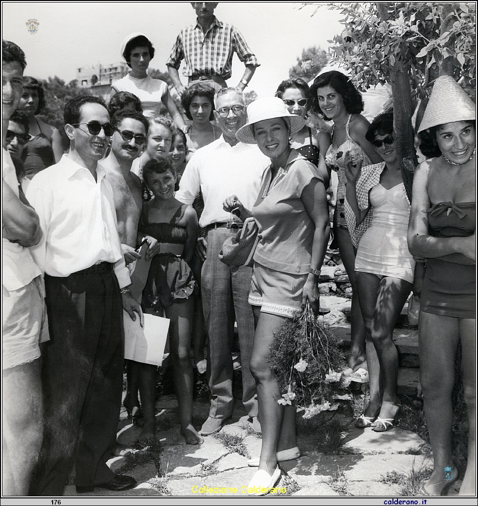 Silvana Pampanini  e la finale Nazionale di nuoto  Leve Azzurre Stelle e Delfini 3 Agosto 1972.jpeg