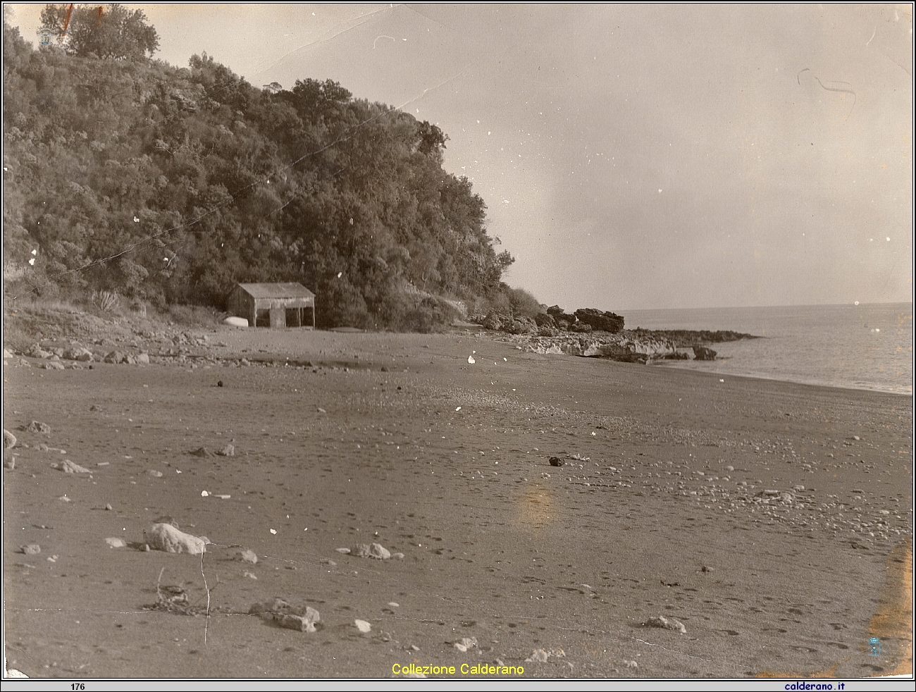 Spiaggia di Acquafredda con il casotto di Nitti 1.jpeg