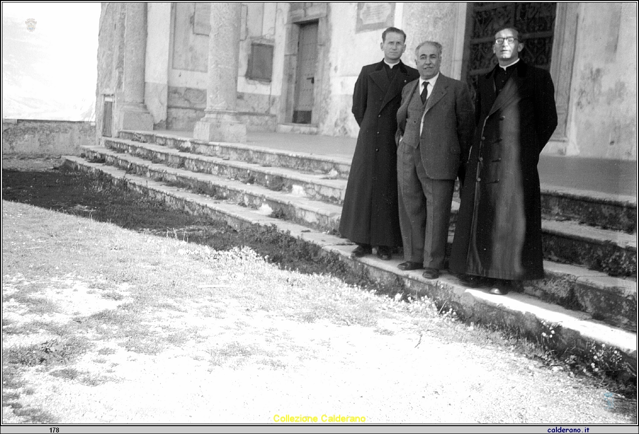 Biagio Vitolo al Castello con i Padri Oblati.jpeg