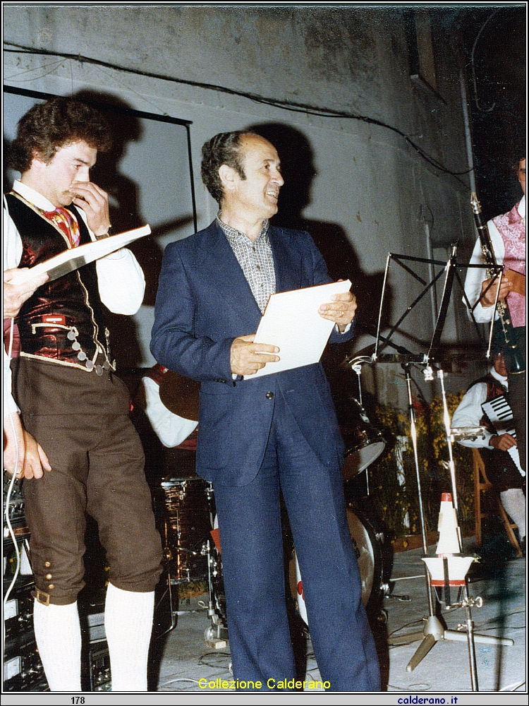 Manifestazione in Piazza Buraglia con Biagio Vitolo.jpeg