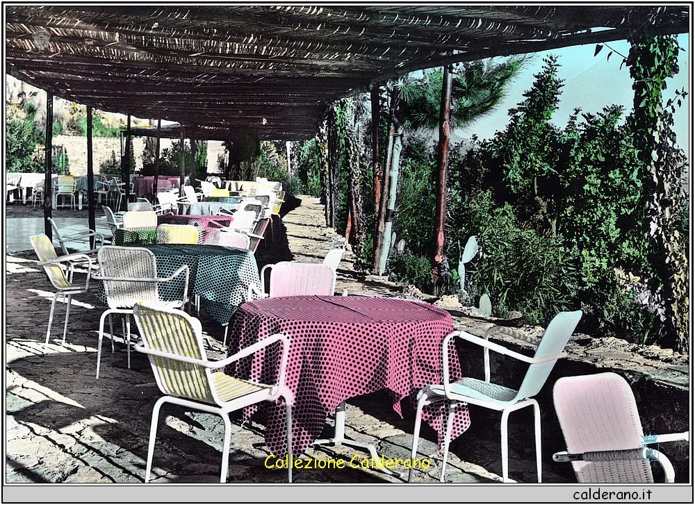 Cartolina Fuga di tavolini nel Night Club &%Le Ginestre&%.jpeg