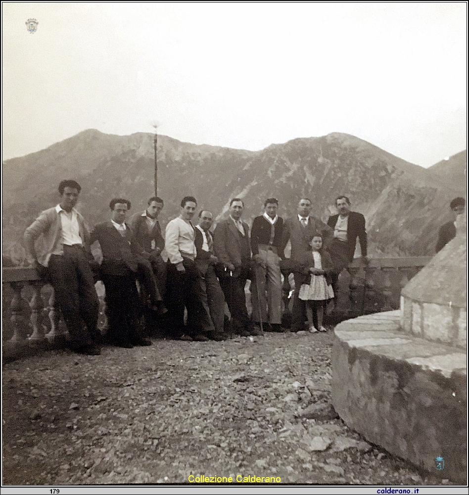 Ricordo alla Croce monumentale 1945.jpg