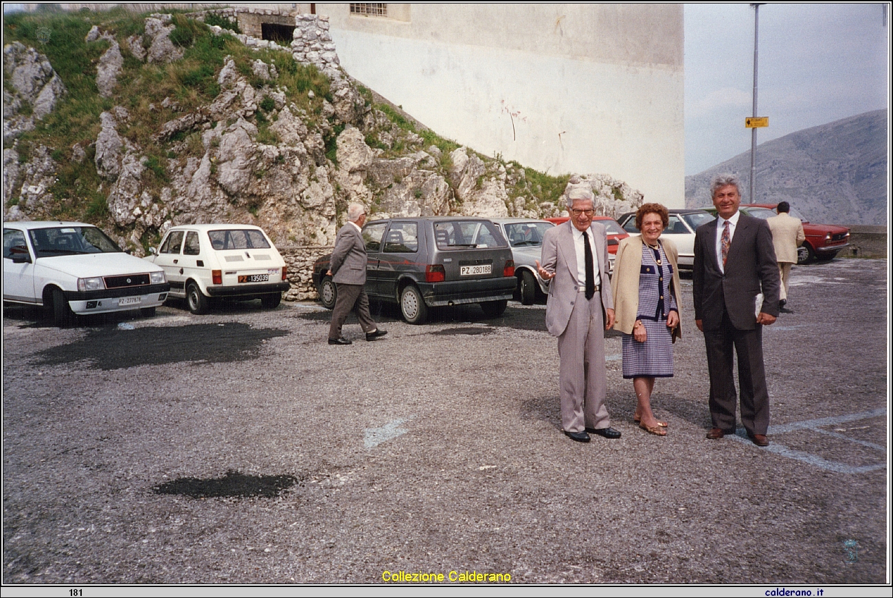 Biagio Oliva con la moglie e Francesco Schettino - Castello San Biagio 1994.jpeg