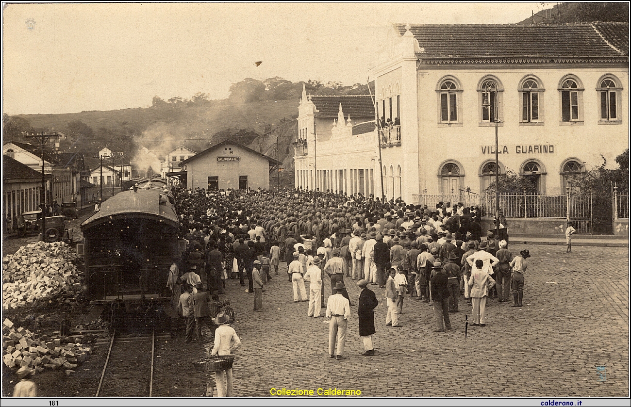 Imbarco con un Marateoto del 19 battaglione 21-10-1937.jpeg