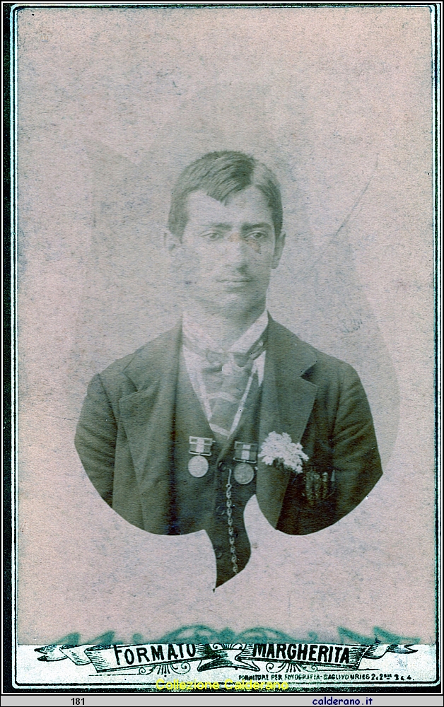 Sconosciuto con le medaglie.jpeg