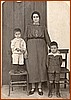 Signora con bambini sconosciuta.jpeg