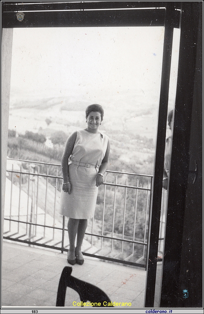 Carmelina Mazzeo al balcone.jpeg