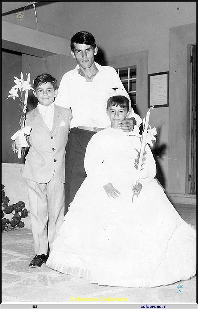 Prime Comunioni di Andrea e Teresa con Blaise Maimone.jpg