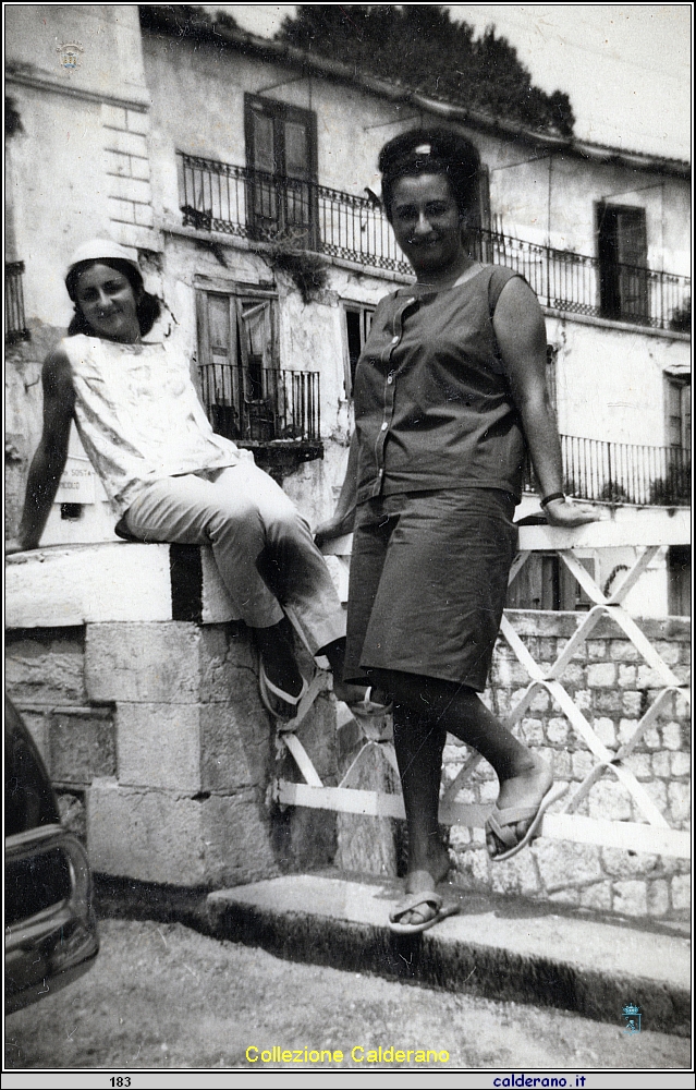 Silvana e Carmelina Mazzeo al Porto.jpeg