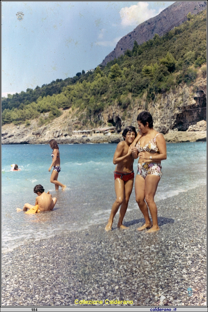 Carmelina Mazzeo sulla spiaggia di Fiumicello agosto 1971.jpeg