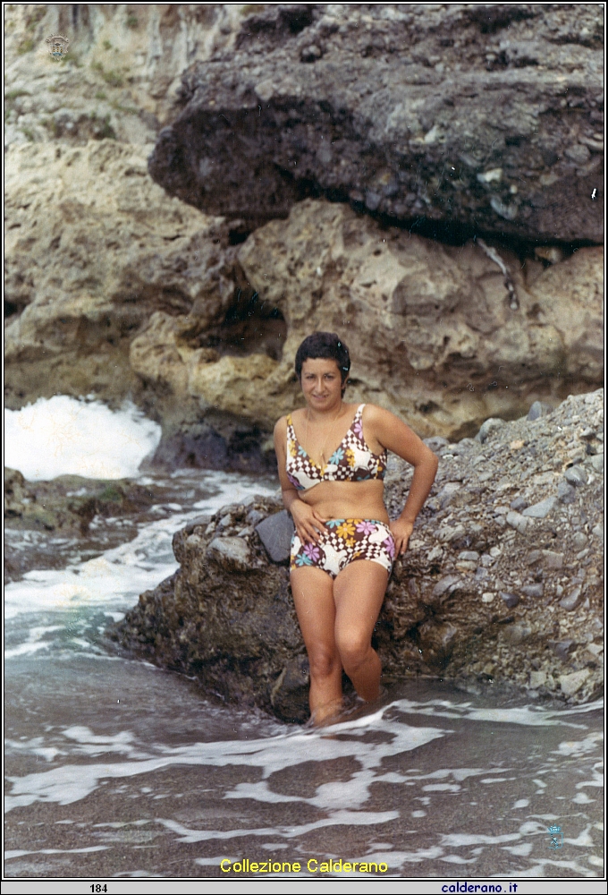 Carmelina Mazzeo sulla spiaggia di Fiumicello.jpeg