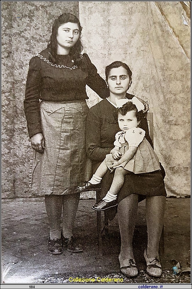 Francesca Brando, Iolanda Martino e la piccola Eleonora.jpg