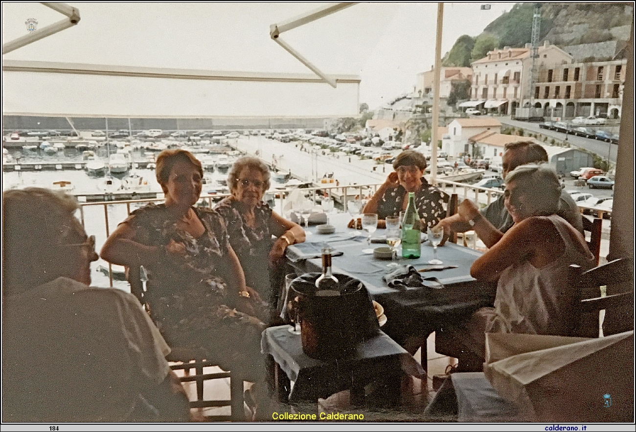 Rosa Liberatore, Mamma, Rosy Cafiero Liberatore, Papa Maria con Nonna Franca.jpg