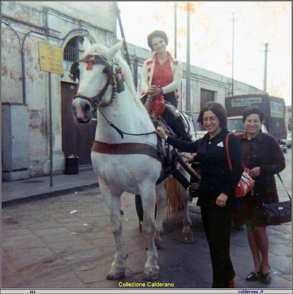 Rosamaria Bosone sul cavallo con Carmelina Mazzeo e Assuntina Avigliano 1970.jpeg
