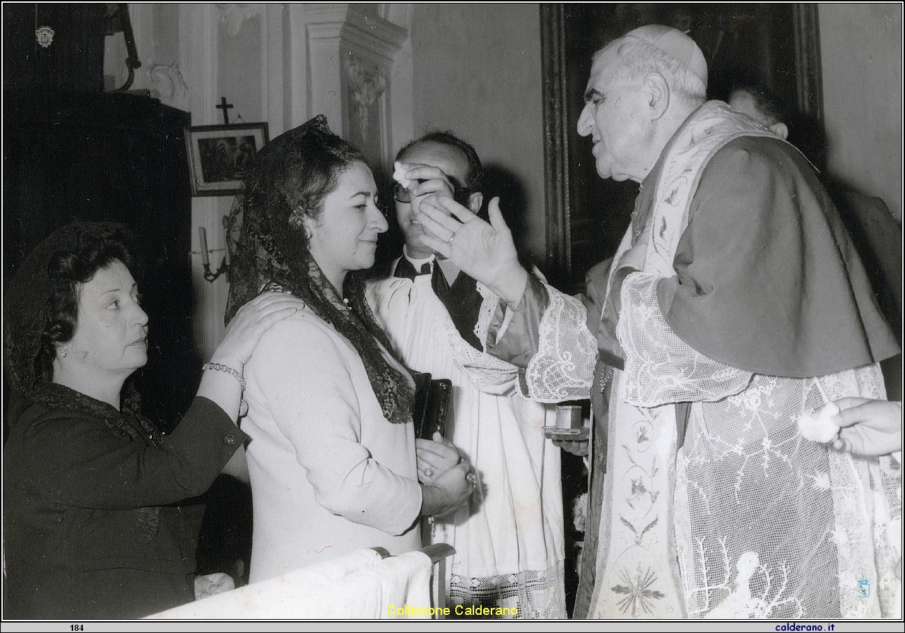 S.E. Il Vescovo Federico Pezzullo impartisce la Cresima a Carmelina Mazzeo e madrina Antonietta Burza.jpeg