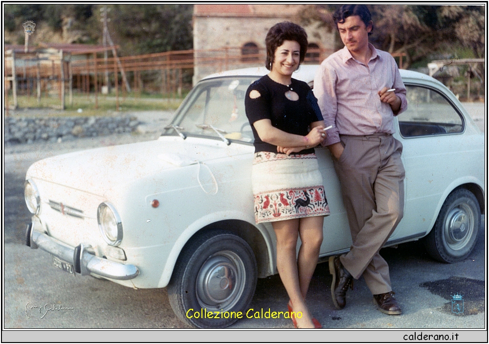 Carmelina Mazzeo con la 850 - maggio 1971.jpeg