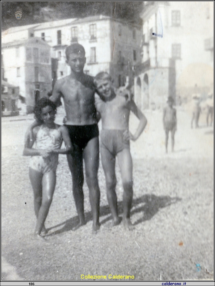 Carmelina e Peppino Mazzeo e ragazzo.jpeg