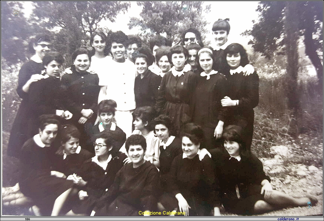 Istituto Magistrale classe Seconda C anno 1964.jpg
