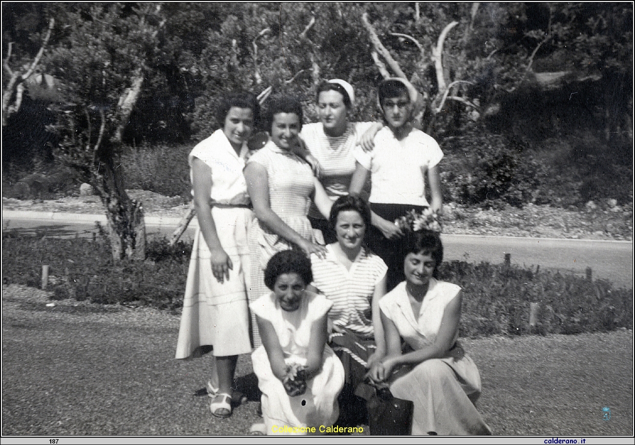 Anna Maria Carluccio, Carmelina Mazzeo, Anna Maria e Rosalba Cotilli, Eliana e Maria Antonietta Carluccio e Maria Lidia Carreno.jpeg