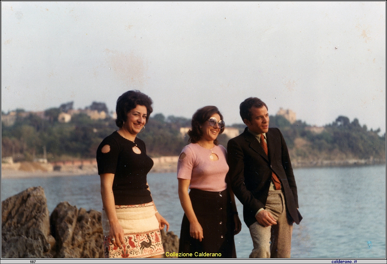 Carmelina Mazzeo, Liliana Maestri e Girolamo - Maggio 1971.jpeg