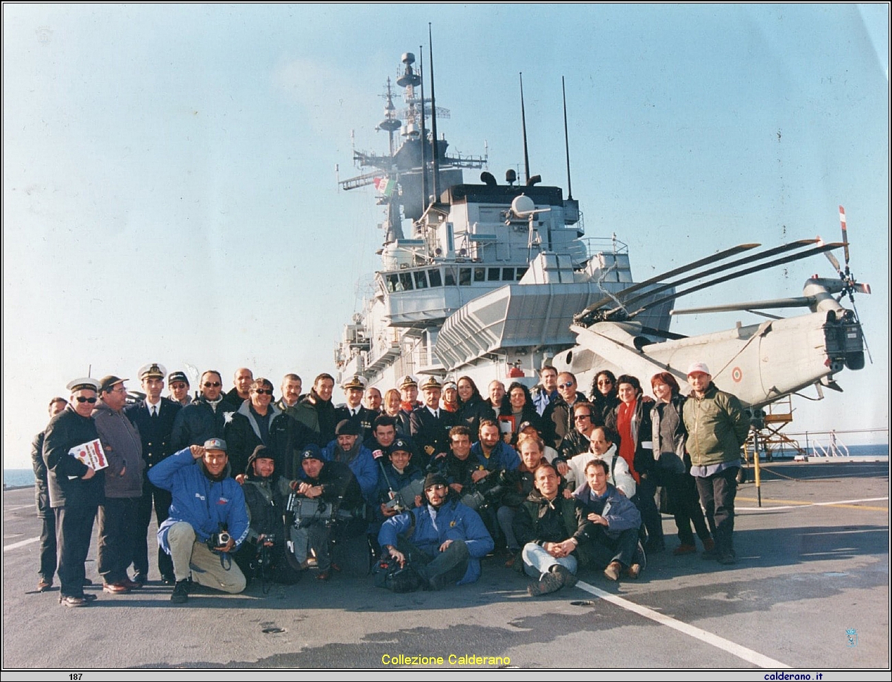 Domenica del Villaggio con Toto' Manfredi sulla nave Garibaldi anno 2000.jpg