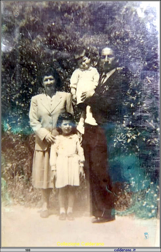 Gaetana Tanella Ventapane con Liliana, Michela e Giovanni Ercolino.jpg