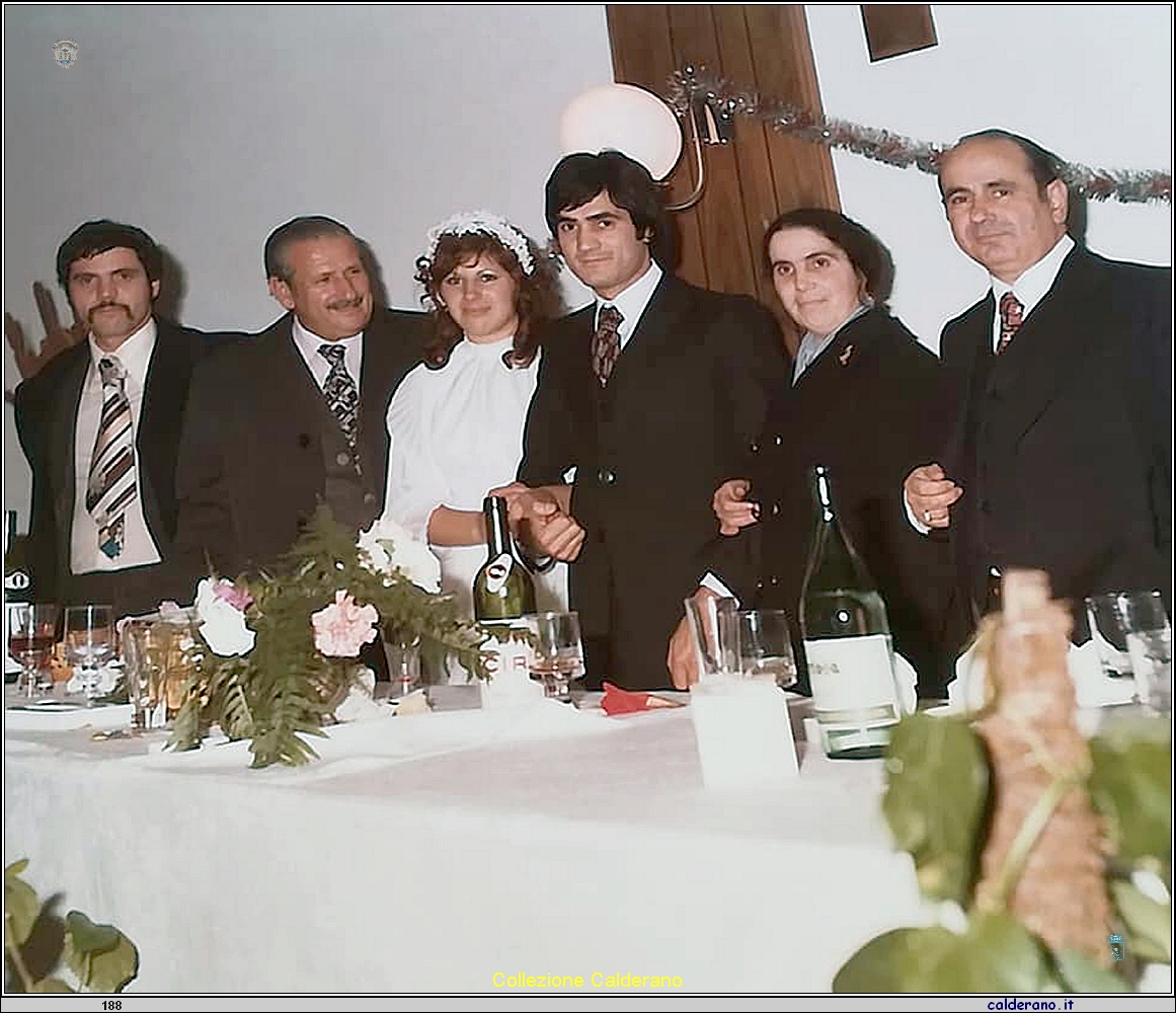 Gli sposi Mariannina Piro e Giovanni Manduca con Giovanni, Ciccillo, Carmen e Antonio Piro.jpg