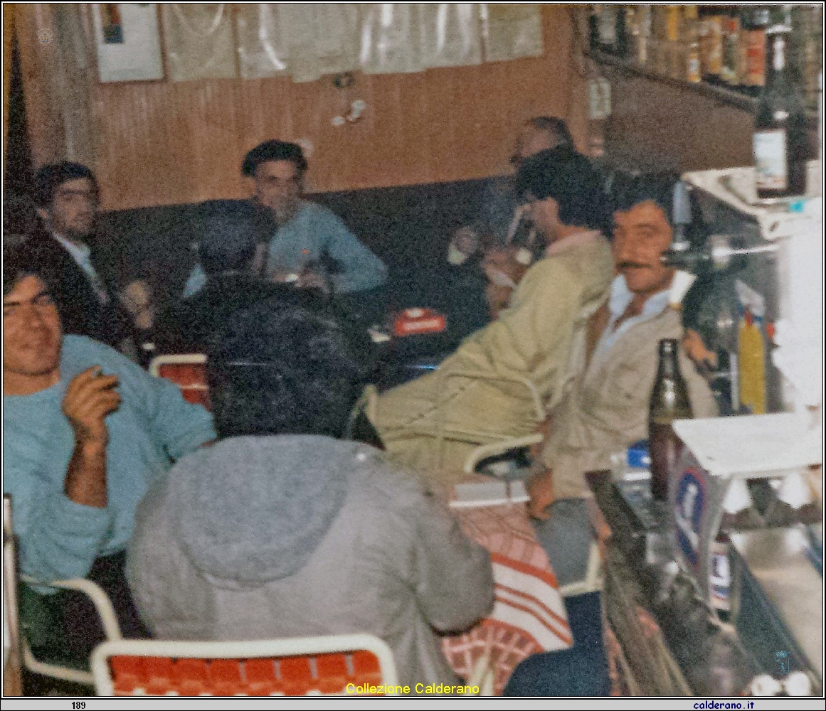 Avventori nel Bar Faro Rosso di Saverio Formica al Porto.jpg