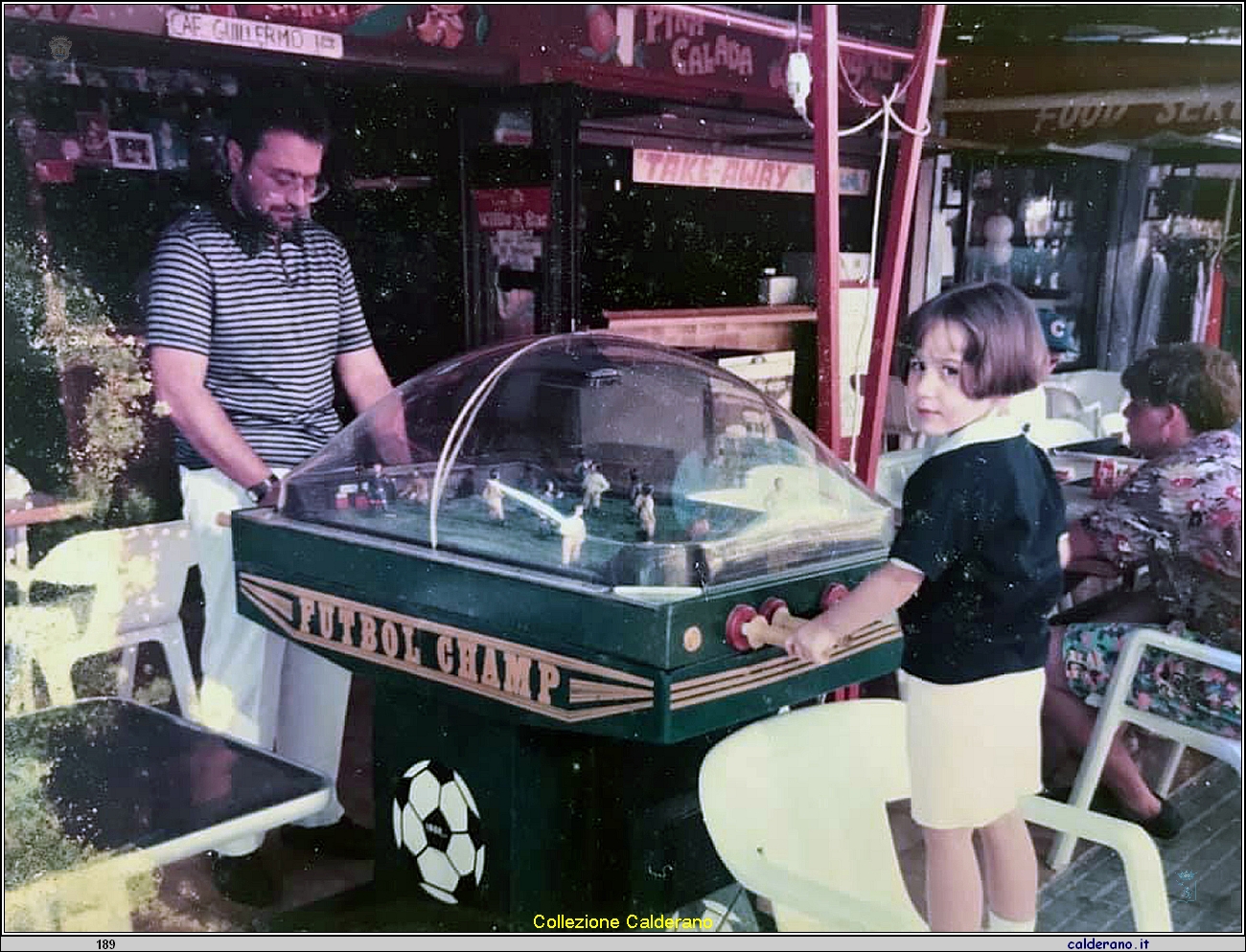 Calciobalilla tra Pippo e Corinna Schettino.JPG
