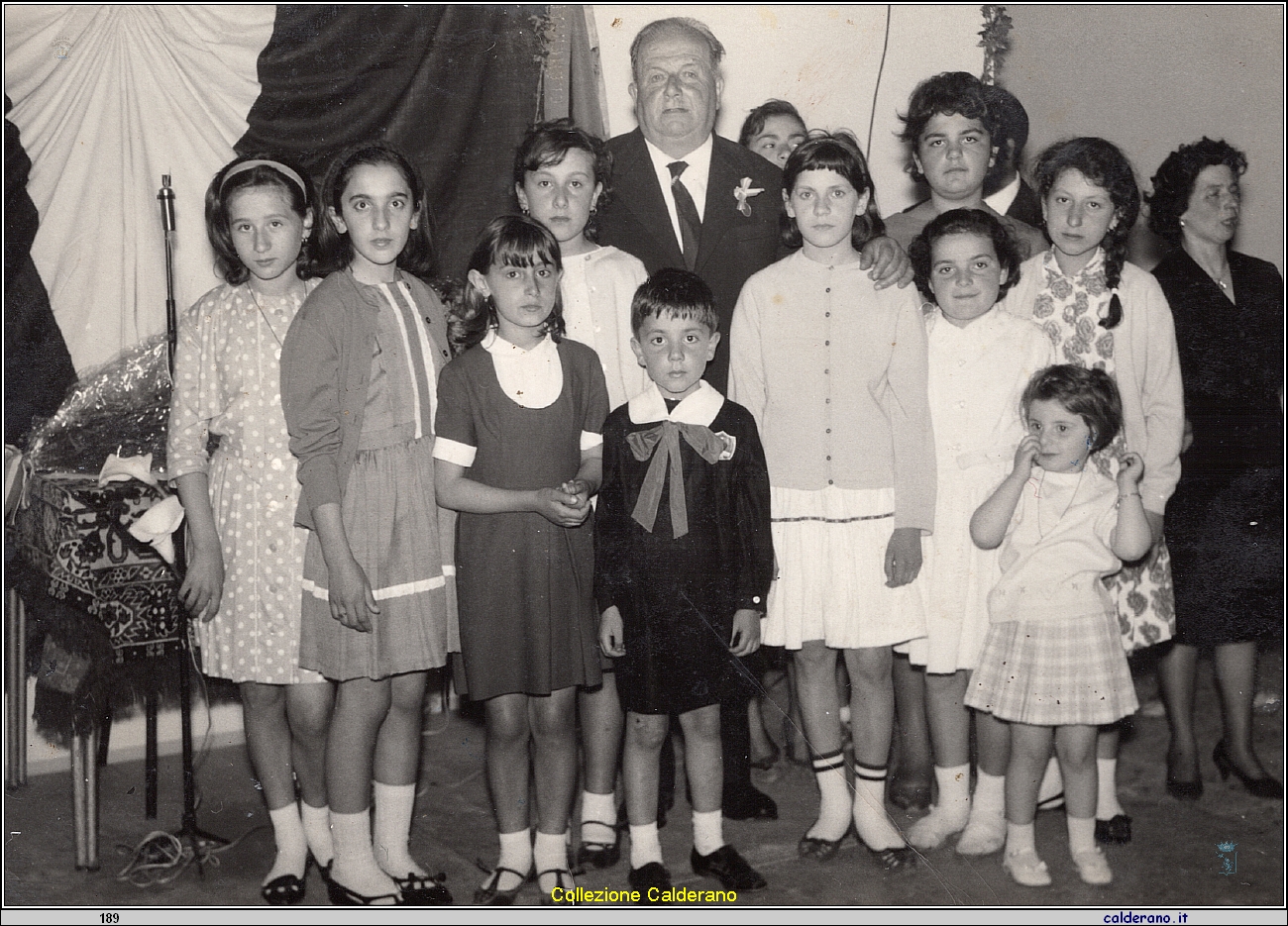 Il Maestro Schettino con le alunne e Michelangelo Napoli.jpeg