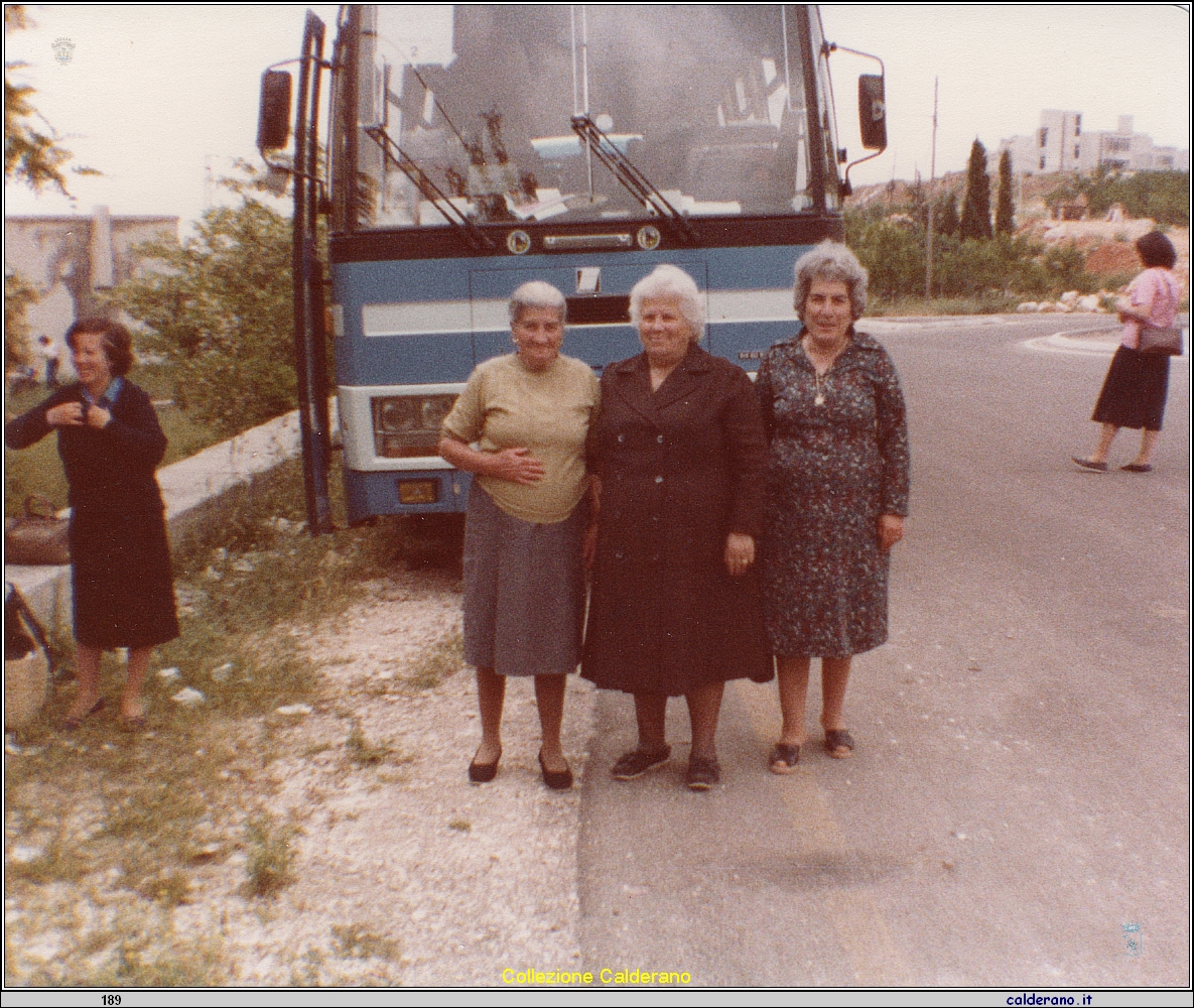 In gita le tre sorelle Teresa, Maria Immacolata e Alessandra Limongi.jpeg
