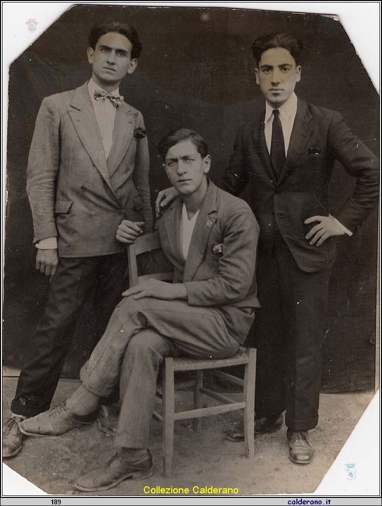 Rodolfo Napoli, a dx,  e gli amici.jpeg