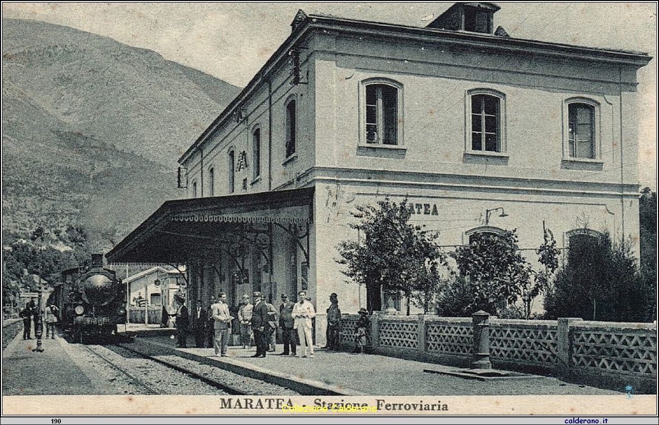 Cartolina - Stazione ferroviaria .jpg