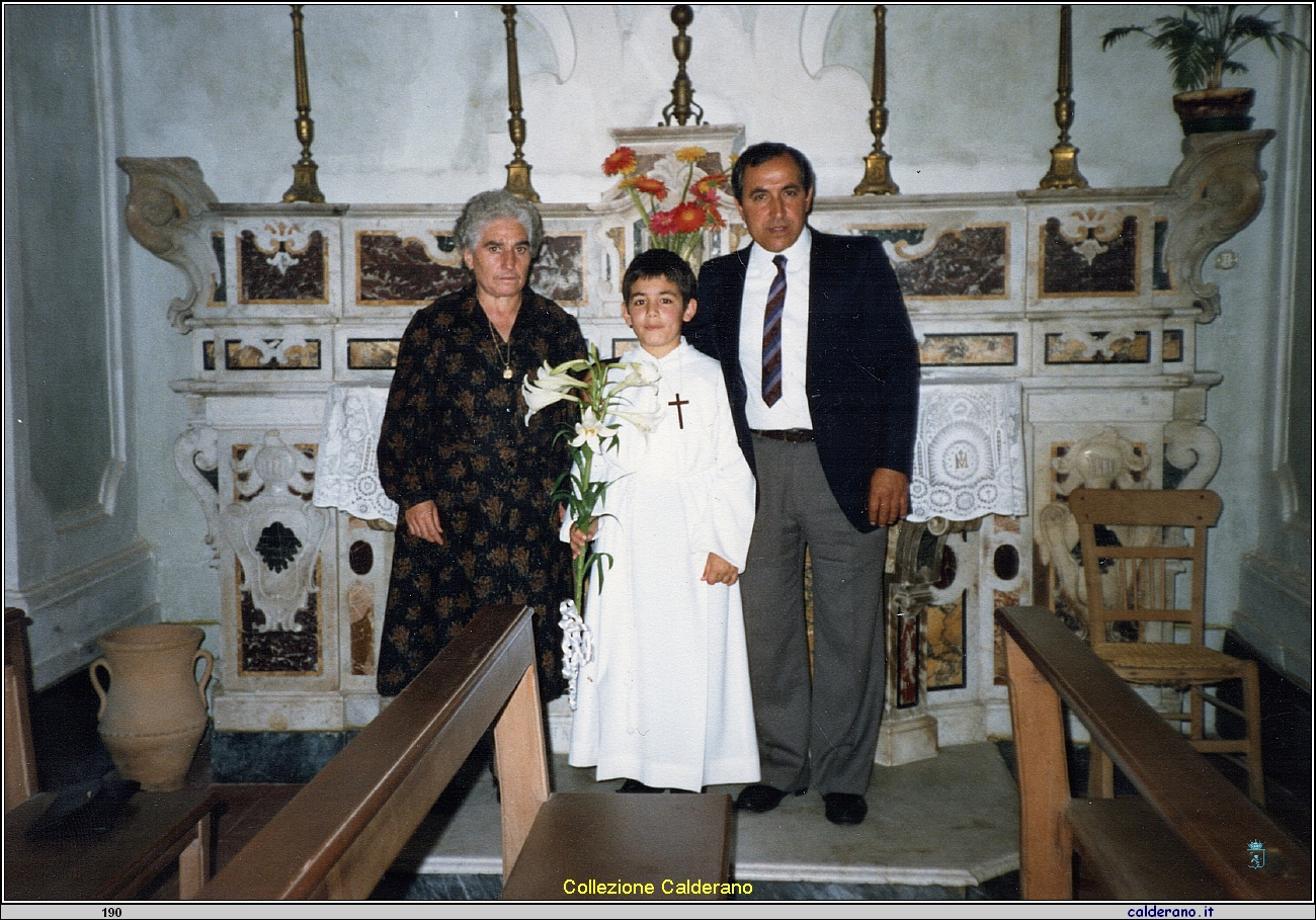 Prima comunione di Salvatore Pirrone con Luigia Cerrato e Antonio Limongi.jpeg
