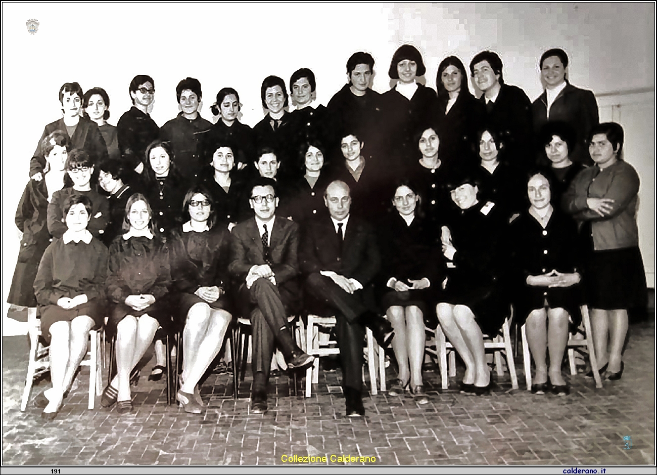 Alunni del Magistrale con Giuseppe Nappi 1966-67.jpg
