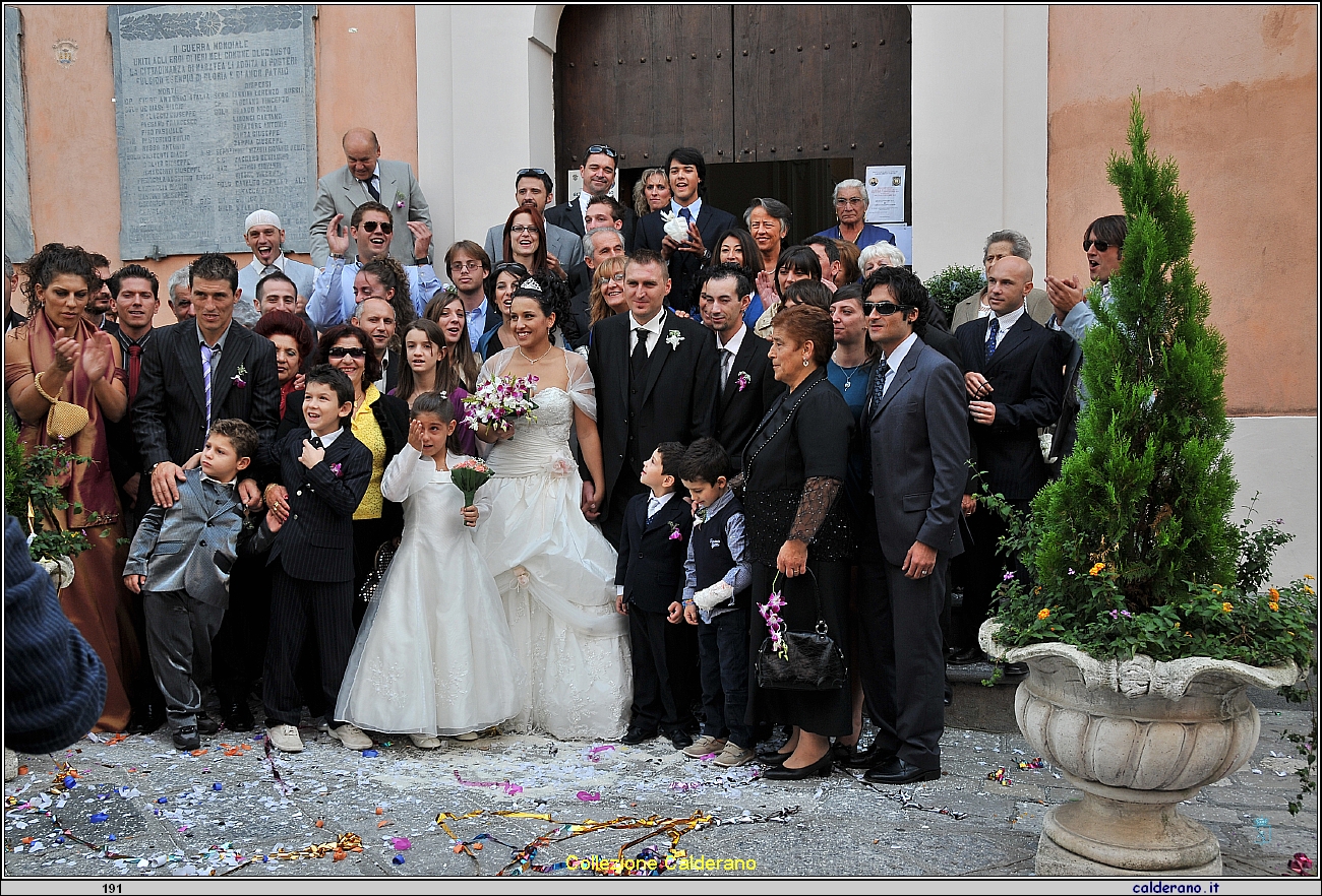 Sposa all'uscita della Chiesa Veronica Aliberti 10-10-2010.jpg