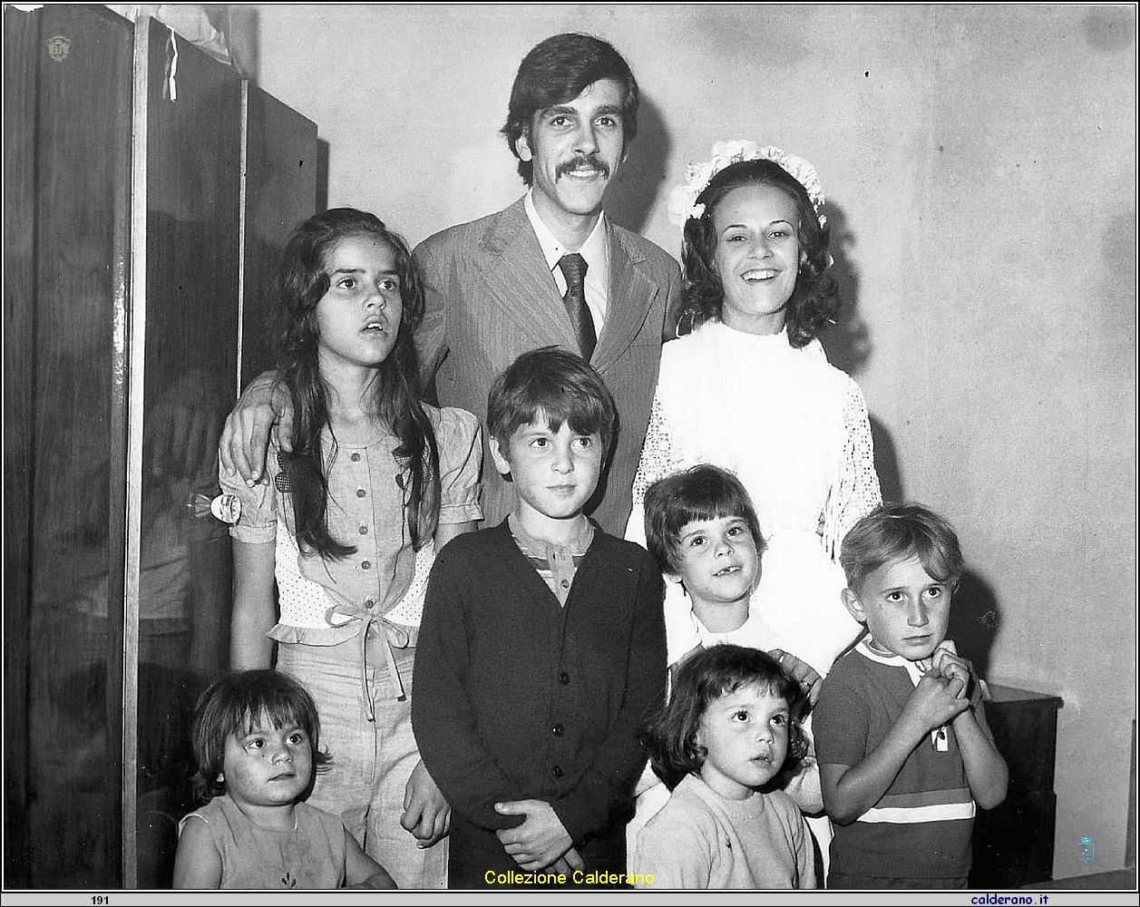 Sposi Waldir da Lima e Maria Aparecida Cici Calderano 26-10-1974 con i nipoti .jpg