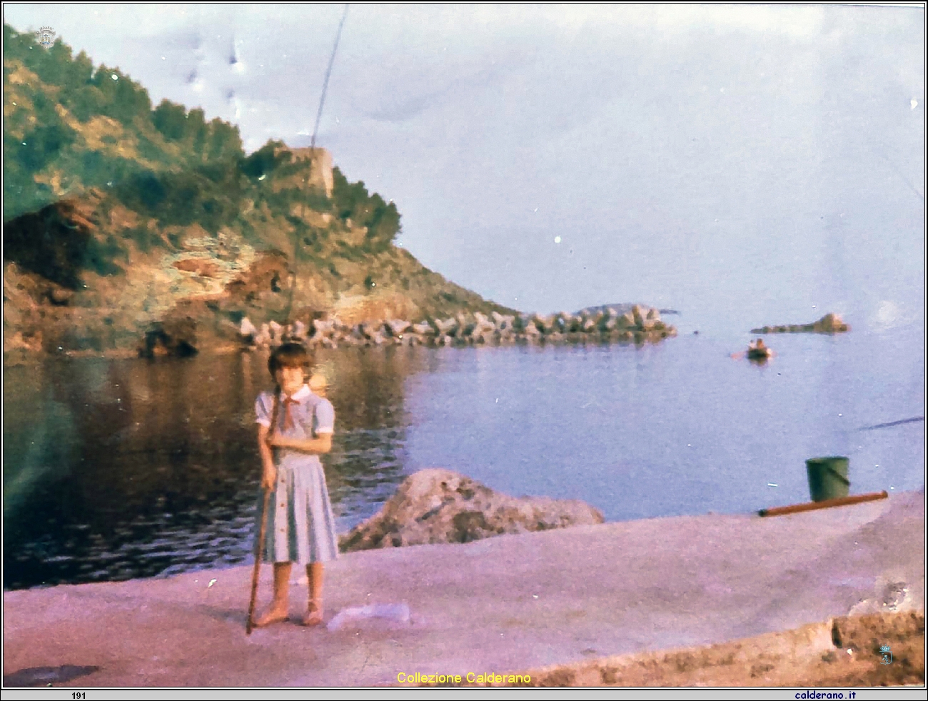 Tania Formica con la canna da pesca.jpg