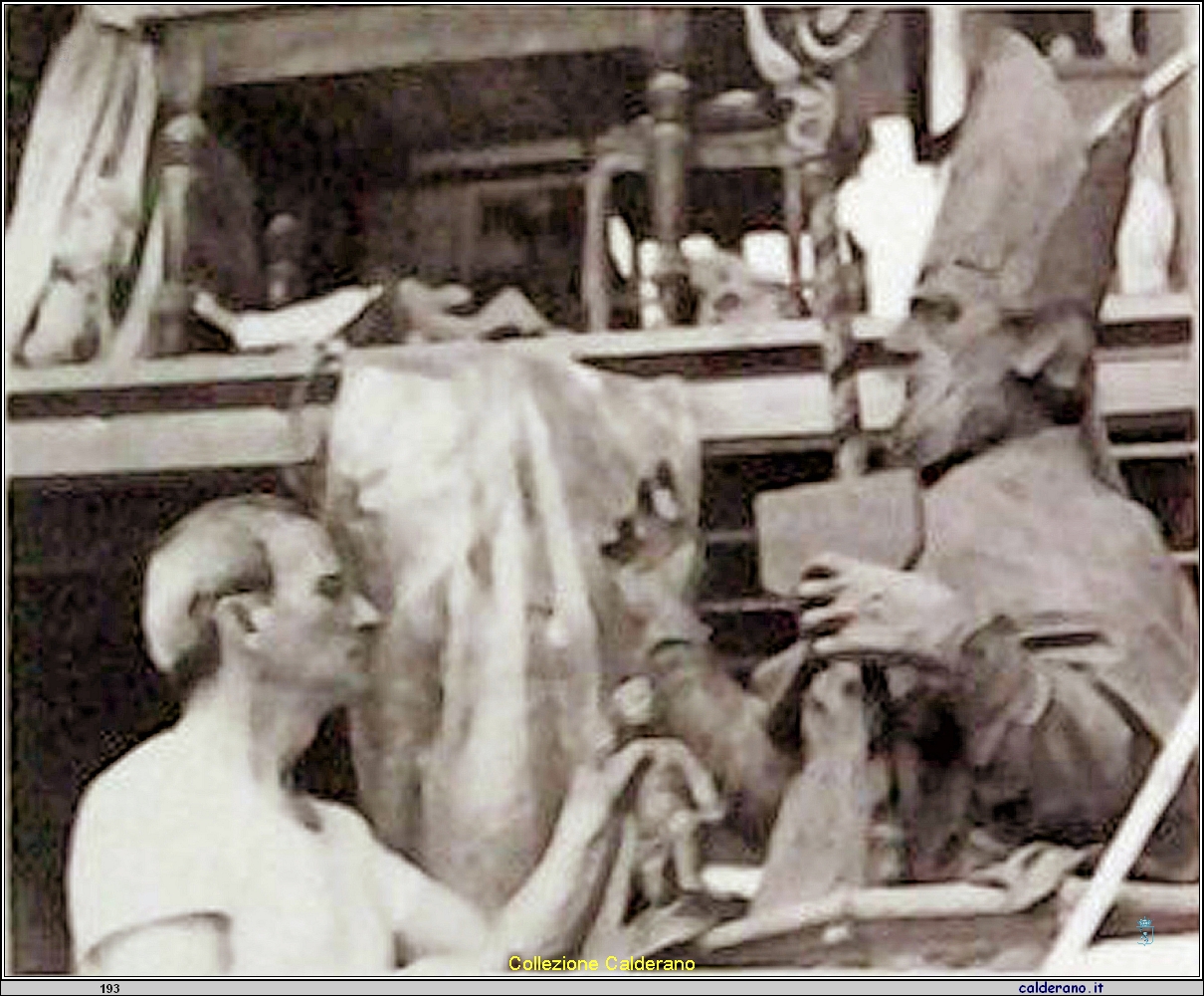 L'Artista scultore Romano Vio al lavoro con la statua di San Biagio 1.jpg